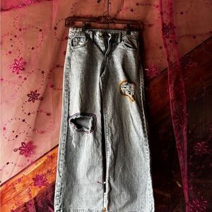 Stylish Light Wash Girl's Jeans with Distressed Details